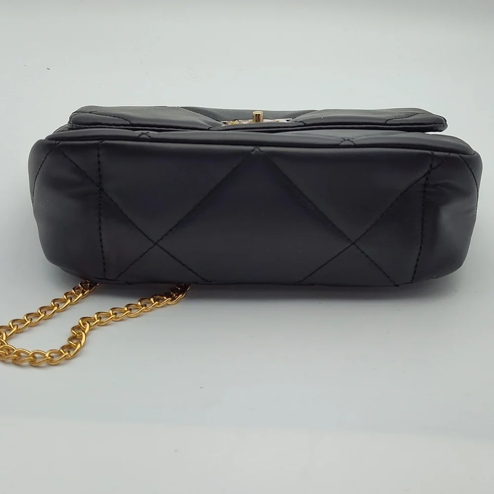 NWT BADGLEY MISCHKA LARGE DIAMOND QUILTED CROSSBODY BAG $149 - Picture 13 of 13